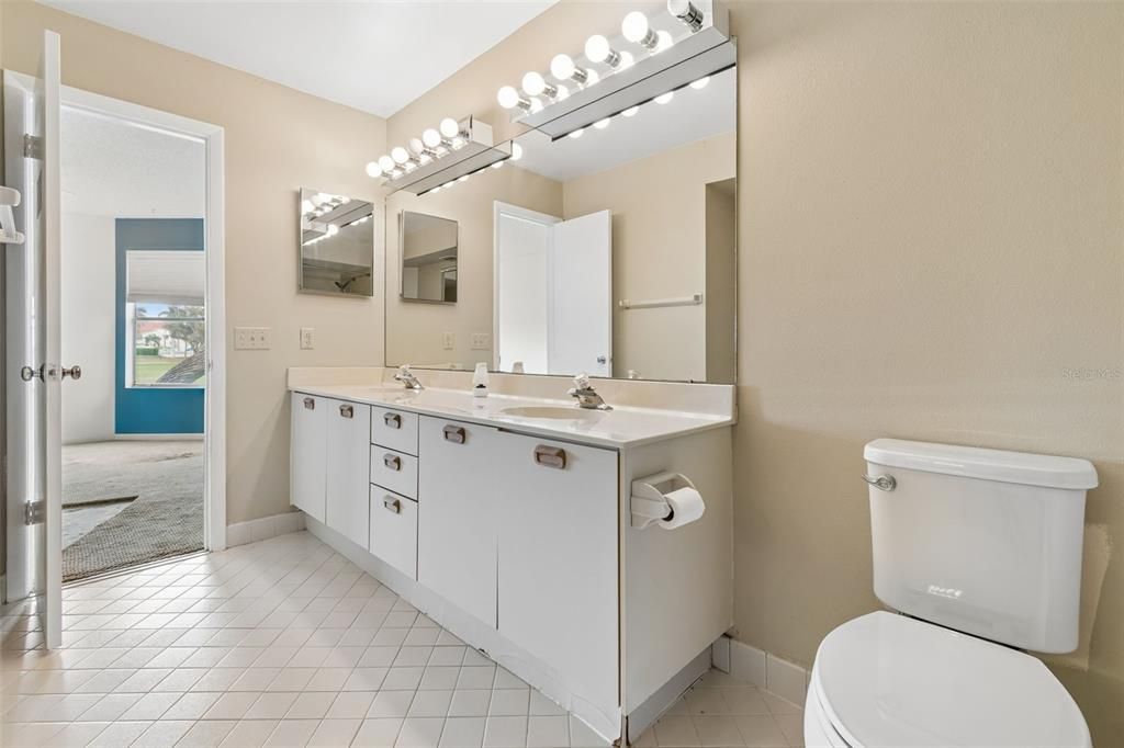 En Venta: $289,000 (2 camas, 2 baños, 1145 Pies cuadrados)
