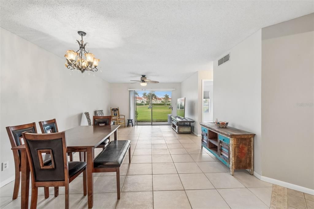 En Venta: $289,000 (2 camas, 2 baños, 1145 Pies cuadrados)