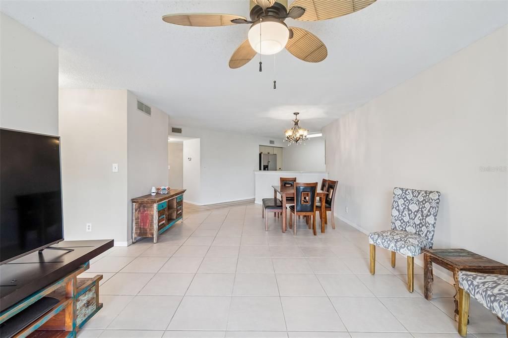 En Venta: $289,000 (2 camas, 2 baños, 1145 Pies cuadrados)