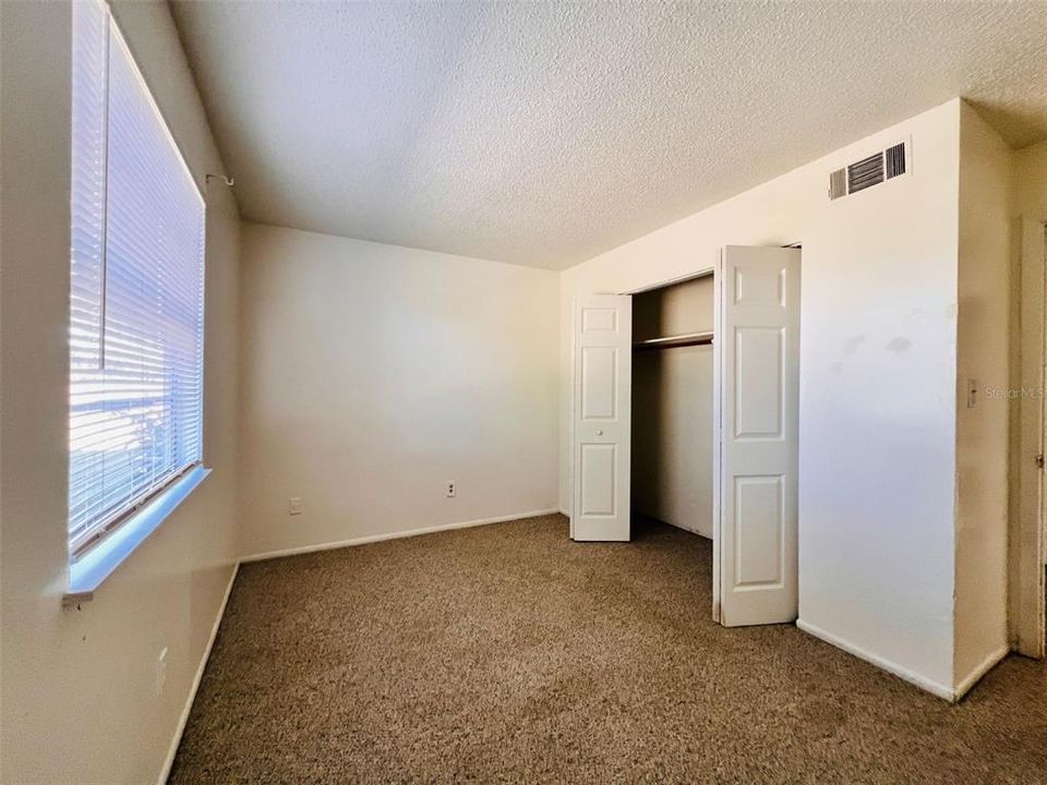 For Rent: $1,100 (2 beds, 1 baths, 817 Square Feet)