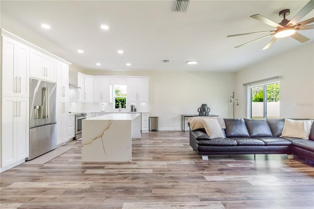 For Sale: $414,900 (3 beds, 2 baths, 1563 Square Feet)