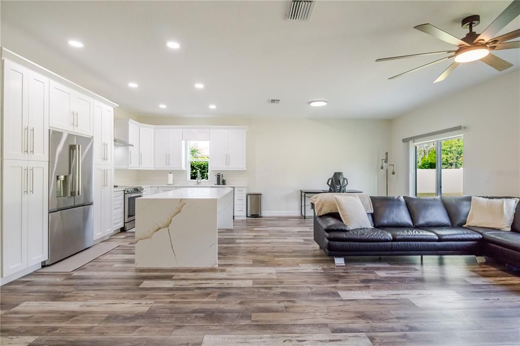 For Sale: $414,900 (3 beds, 2 baths, 1563 Square Feet)
