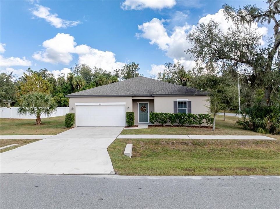 For Sale: $414,900 (3 beds, 2 baths, 1563 Square Feet)