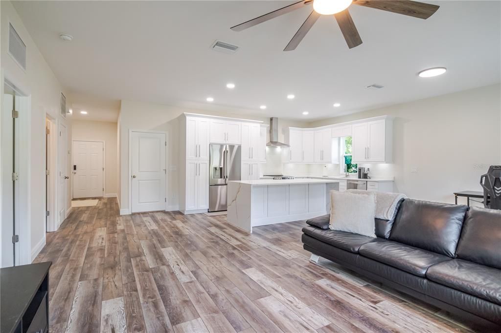 For Sale: $414,900 (3 beds, 2 baths, 1563 Square Feet)