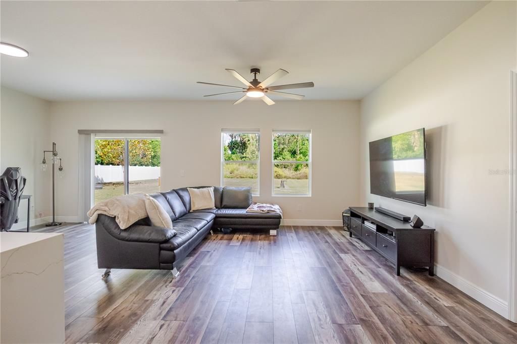For Sale: $414,900 (3 beds, 2 baths, 1563 Square Feet)