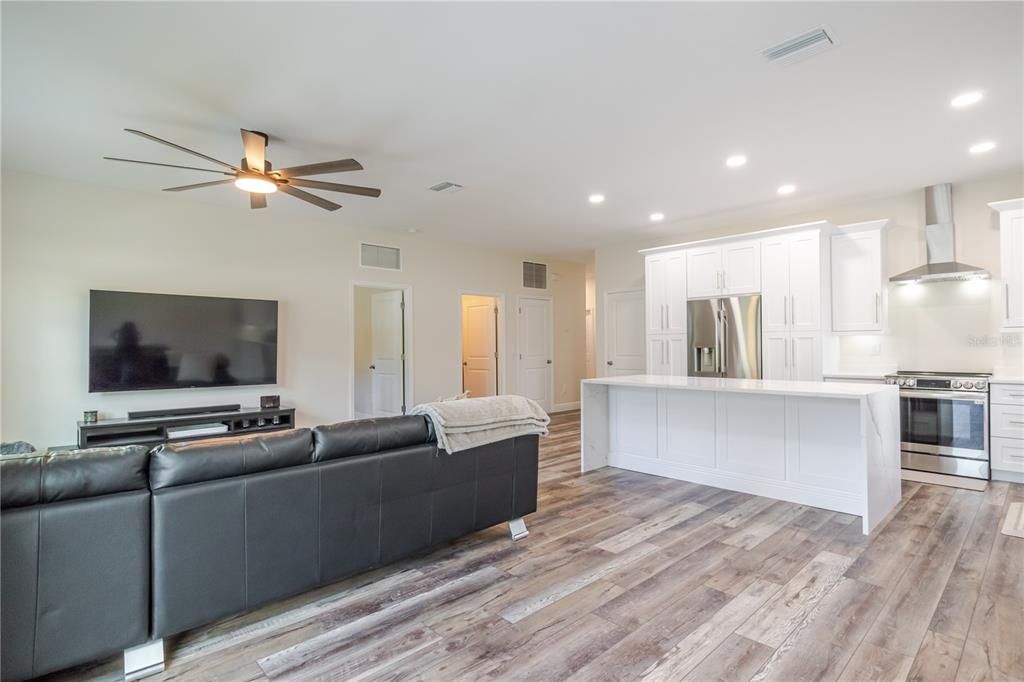 For Sale: $414,900 (3 beds, 2 baths, 1563 Square Feet)