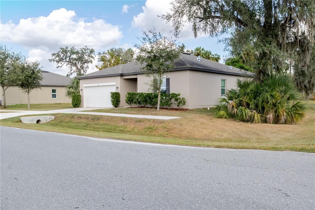 For Sale: $414,900 (3 beds, 2 baths, 1563 Square Feet)