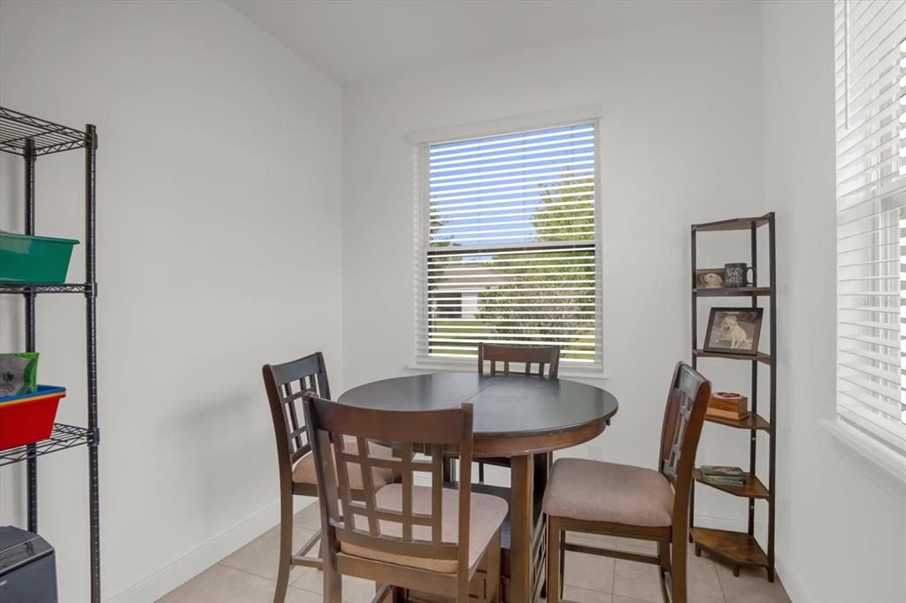 Activo con contrato: $385,000 (3 camas, 2 baños, 1651 Pies cuadrados)