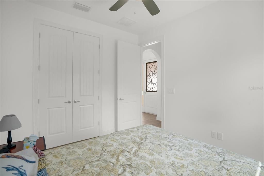 Activo con contrato: $385,000 (3 camas, 2 baños, 1651 Pies cuadrados)