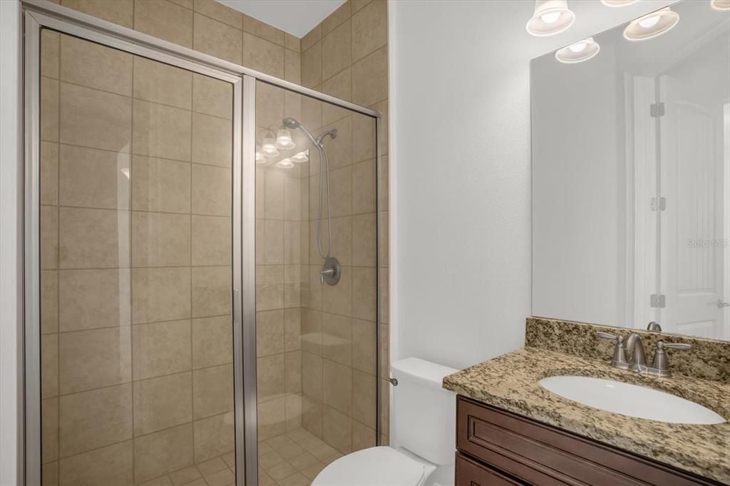 Activo con contrato: $385,000 (3 camas, 2 baños, 1651 Pies cuadrados)