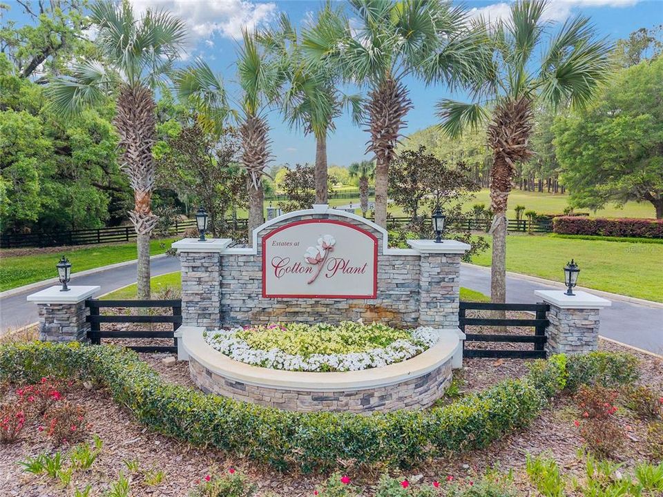 На продажу: $323,000 (4.12 acres)