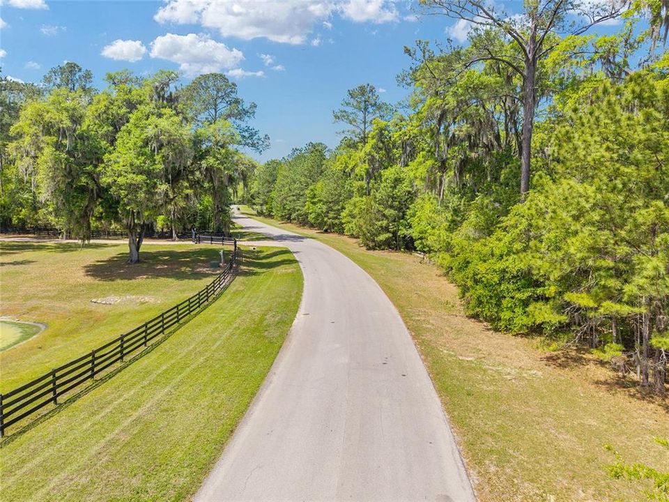 На продажу: $323,000 (4.12 acres)