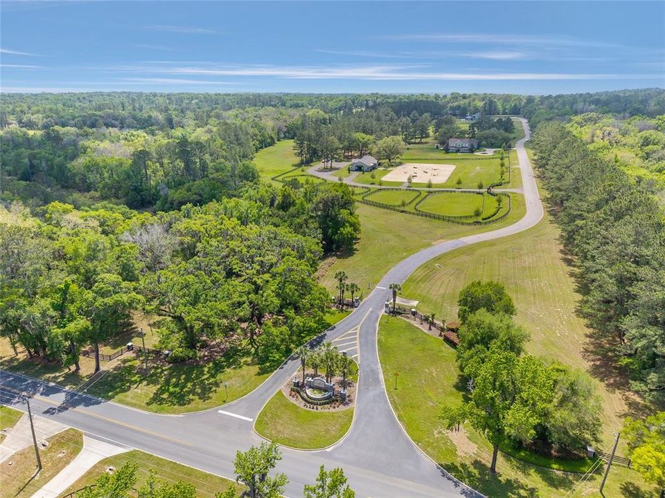 На продажу: $323,000 (4.12 acres)