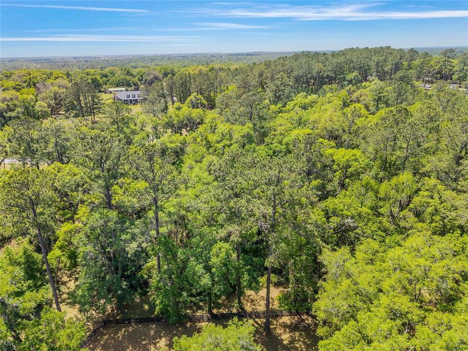 На продажу: $323,000 (4.12 acres)