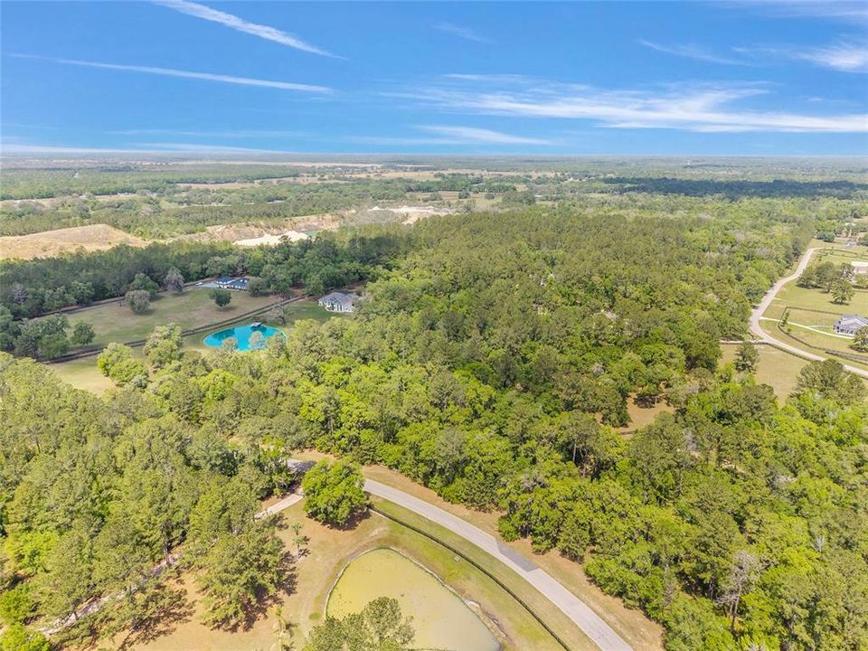 На продажу: $323,000 (4.12 acres)