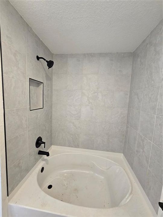 Activo con contrato: $260,050 (3 camas, 2 baños, 1540 Pies cuadrados)