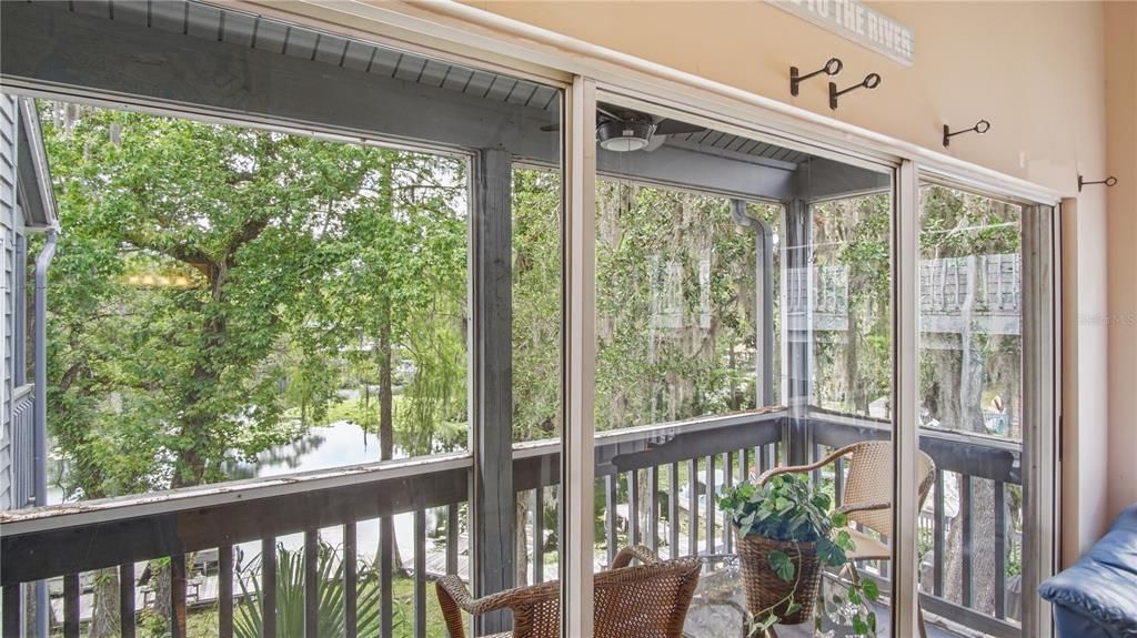 For Sale: $259,900 (2 beds, 1 baths, 730 Square Feet)