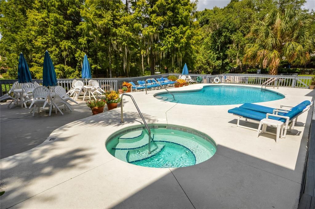 For Sale: $259,900 (2 beds, 1 baths, 730 Square Feet)