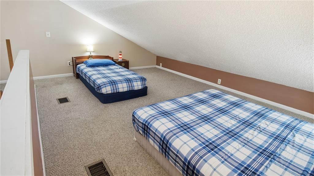 For Sale: $259,900 (2 beds, 1 baths, 730 Square Feet)