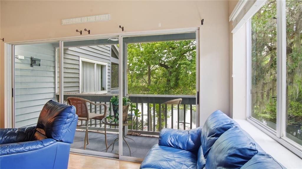 For Sale: $259,900 (2 beds, 1 baths, 730 Square Feet)