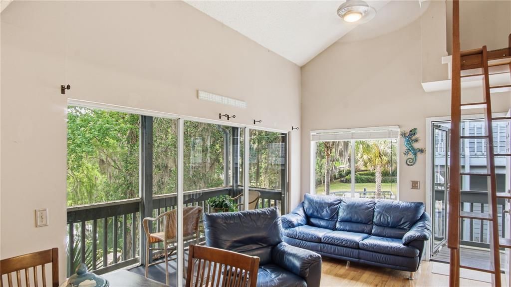 For Sale: $259,900 (2 beds, 1 baths, 730 Square Feet)