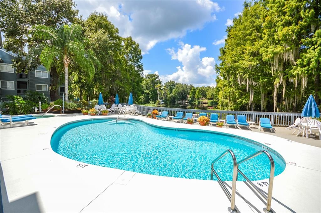 For Sale: $259,900 (2 beds, 1 baths, 730 Square Feet)