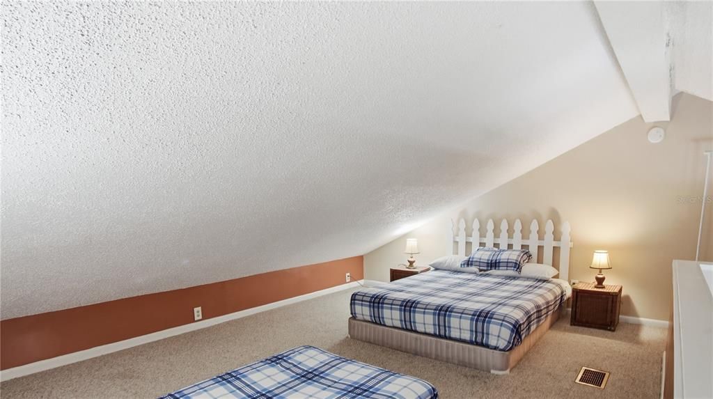 For Sale: $259,900 (2 beds, 1 baths, 730 Square Feet)