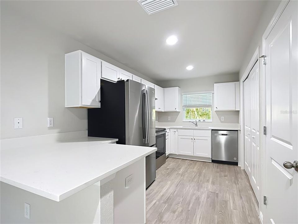 待售: $399,900 (4 贝兹, 0 浴室, 1968 平方英尺)