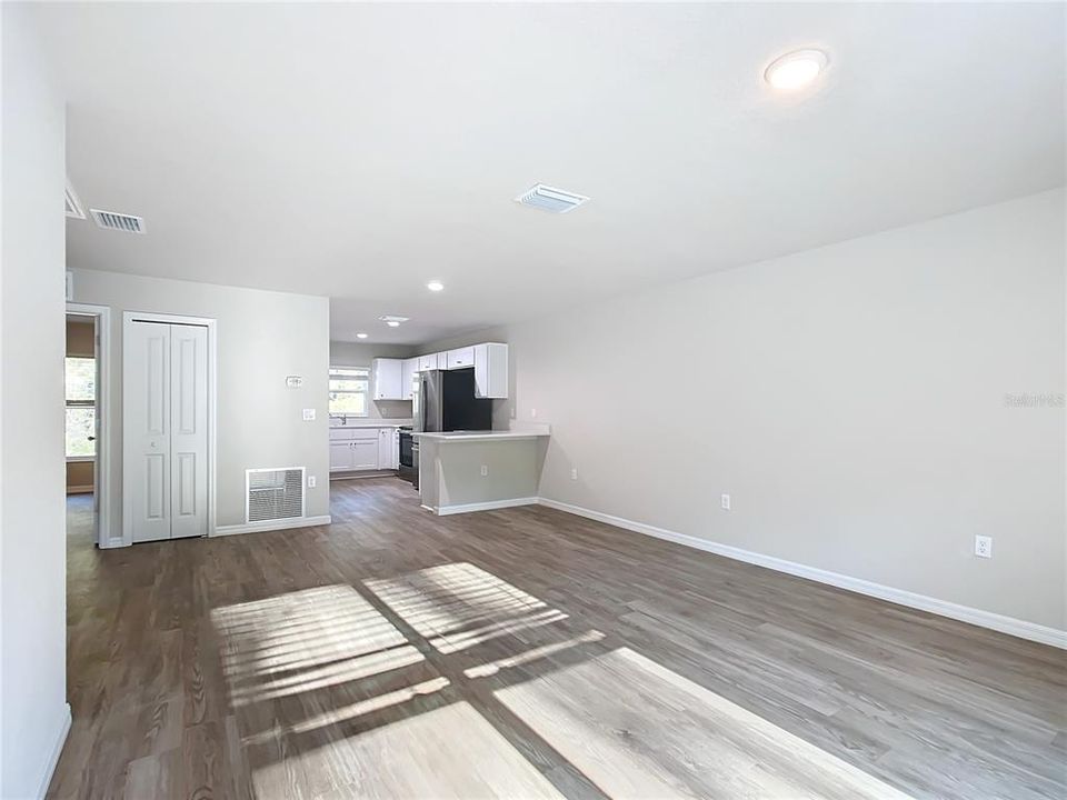 待售: $399,900 (4 贝兹, 0 浴室, 1968 平方英尺)