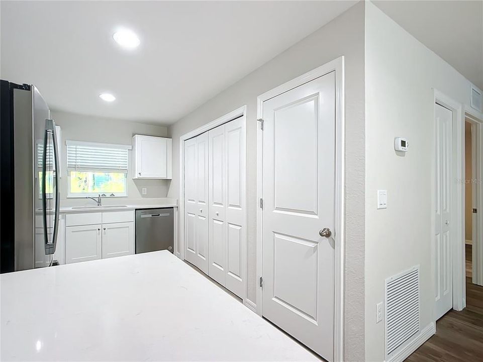 待售: $399,900 (4 贝兹, 0 浴室, 1968 平方英尺)