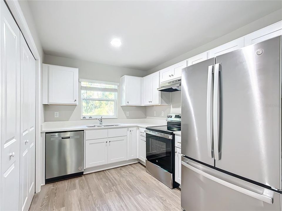 待售: $399,900 (4 贝兹, 0 浴室, 1968 平方英尺)