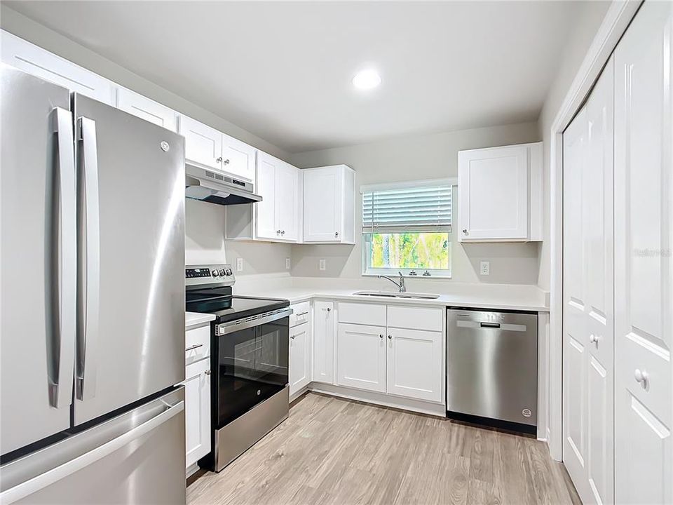 待售: $399,900 (4 贝兹, 0 浴室, 1968 平方英尺)