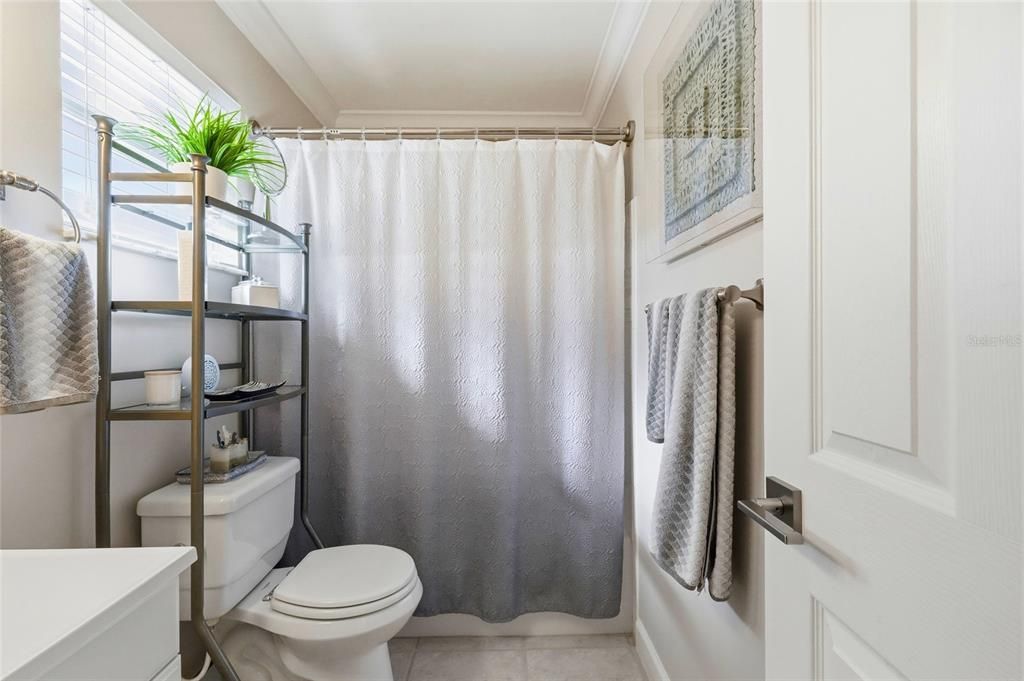 На продажу: $195,000 (2 спален, 2 ванн, 1040 Квадратных фут)