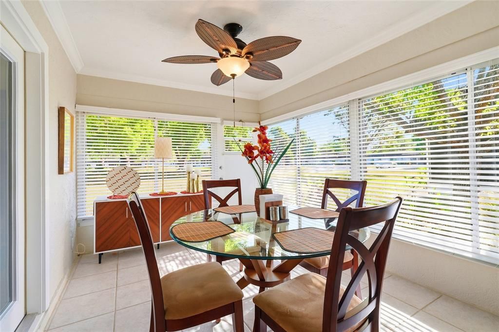 На продажу: $195,000 (2 спален, 2 ванн, 1040 Квадратных фут)