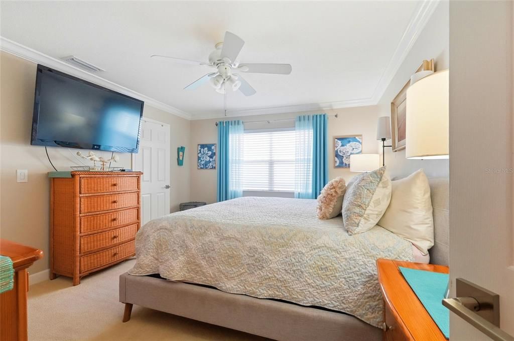 На продажу: $195,000 (2 спален, 2 ванн, 1040 Квадратных фут)