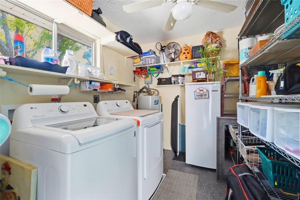 На продажу: $195,000 (2 спален, 2 ванн, 1040 Квадратных фут)