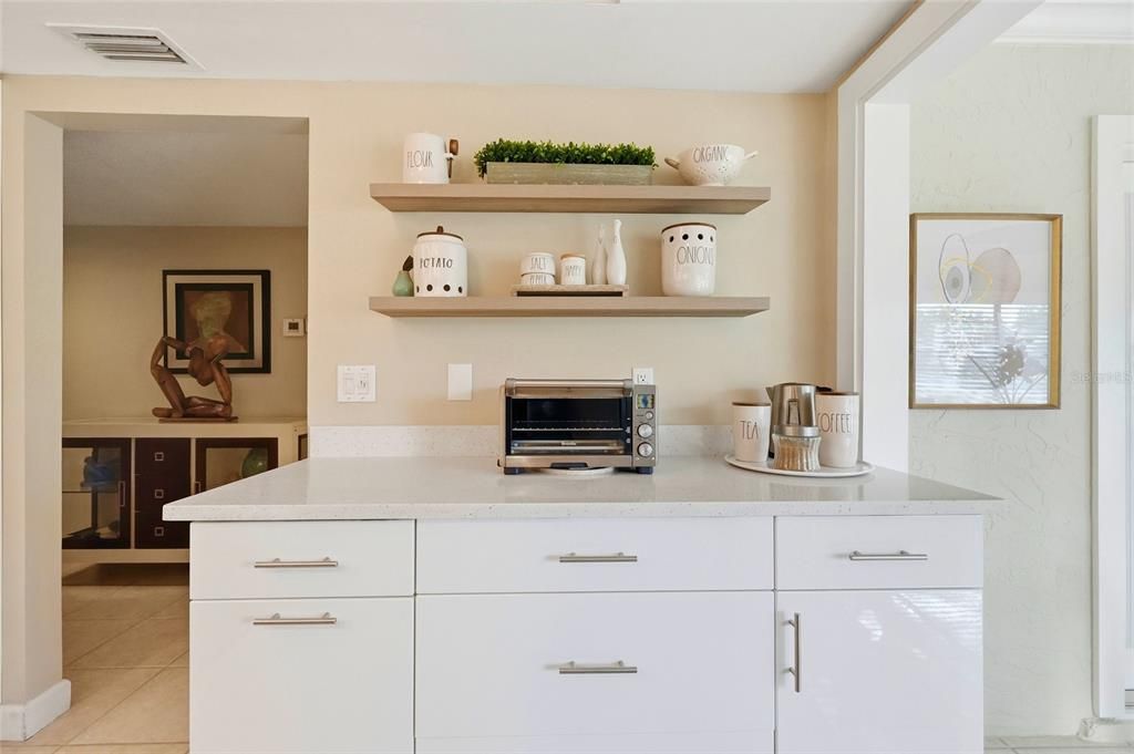 На продажу: $195,000 (2 спален, 2 ванн, 1040 Квадратных фут)