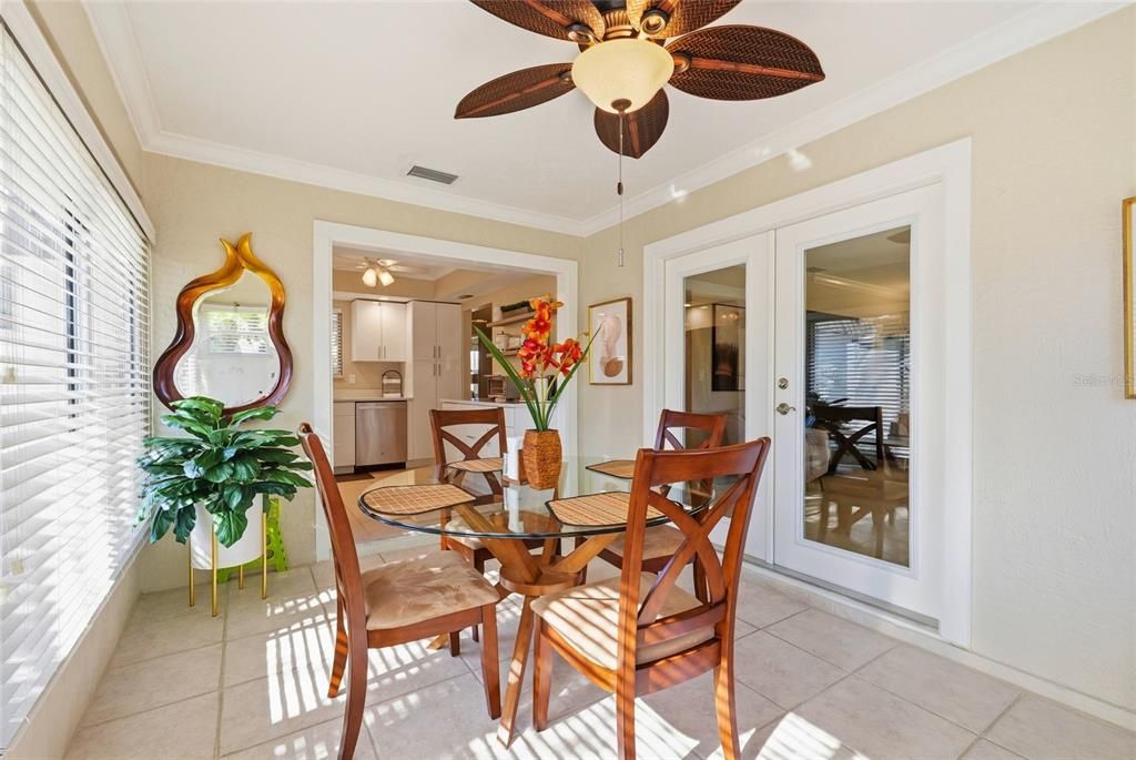 На продажу: $195,000 (2 спален, 2 ванн, 1040 Квадратных фут)