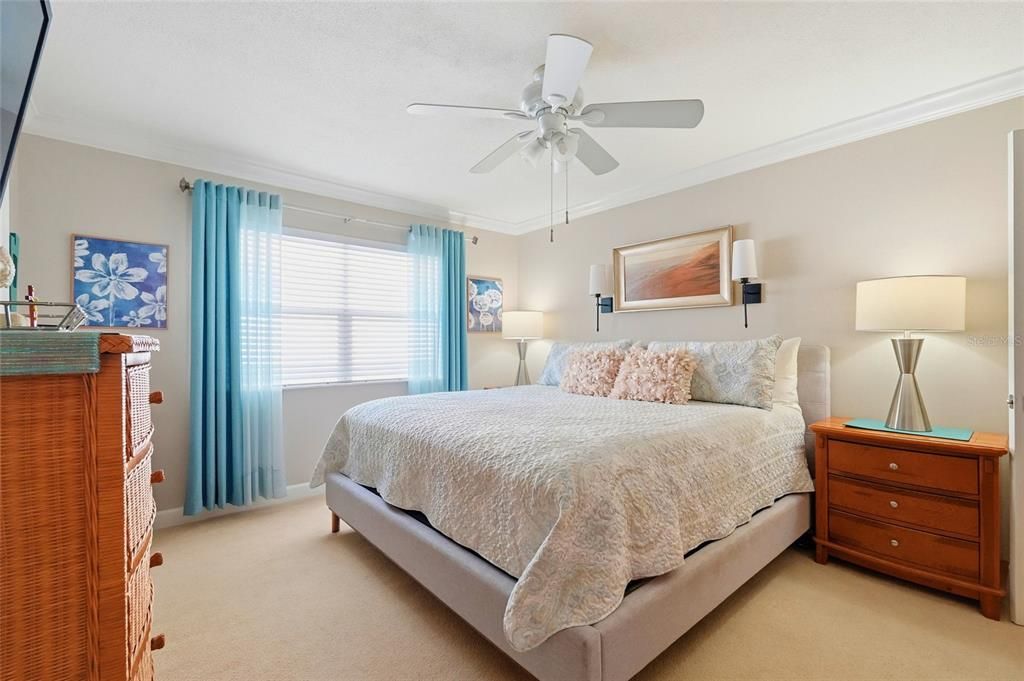 На продажу: $195,000 (2 спален, 2 ванн, 1040 Квадратных фут)