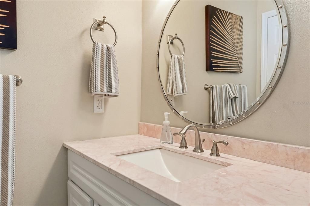 На продажу: $195,000 (2 спален, 2 ванн, 1040 Квадратных фут)