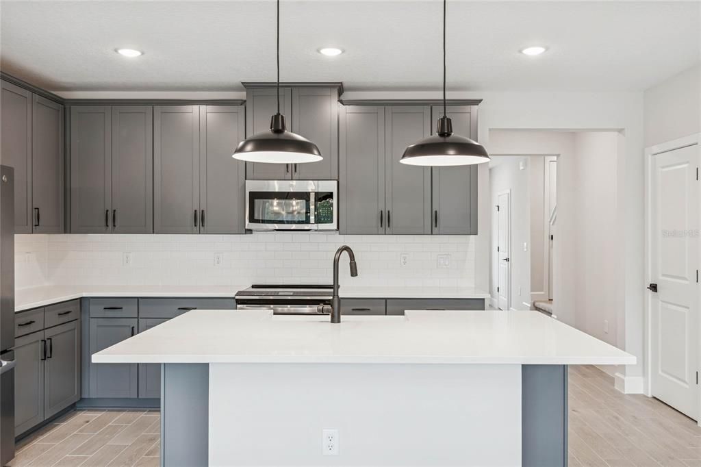 For Sale: $269,990 (3 beds, 2 baths, 1712 Square Feet)