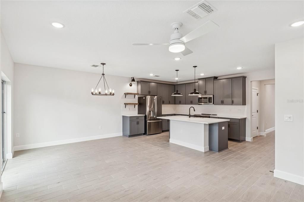 For Sale: $269,990 (3 beds, 2 baths, 1712 Square Feet)