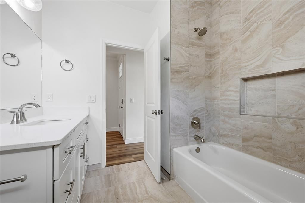 En Venta: $387,500 (3 camas, 2 baños, 1705 Pies cuadrados)