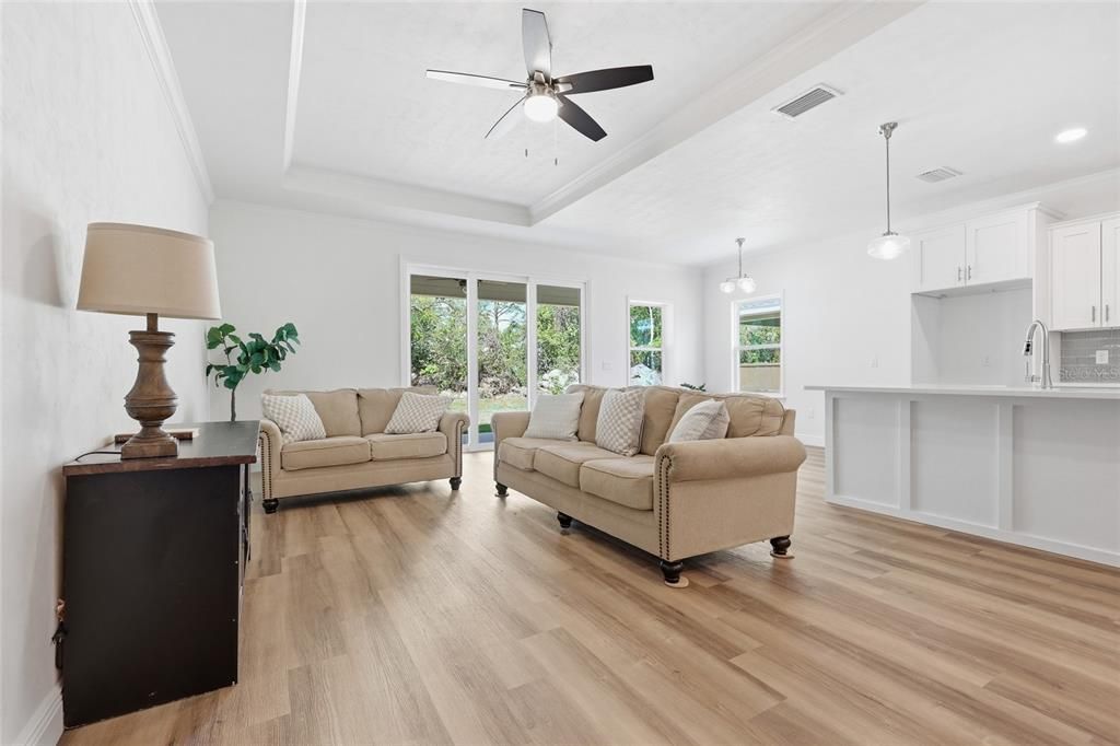 En Venta: $387,500 (3 camas, 2 baños, 1705 Pies cuadrados)