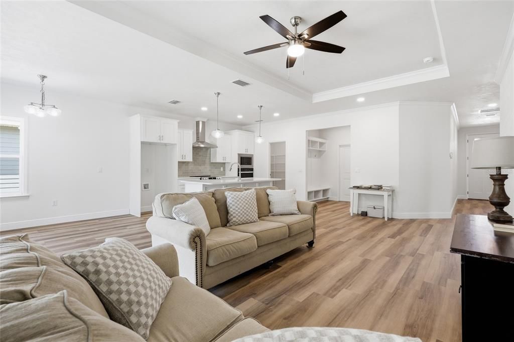 En Venta: $387,500 (3 camas, 2 baños, 1705 Pies cuadrados)