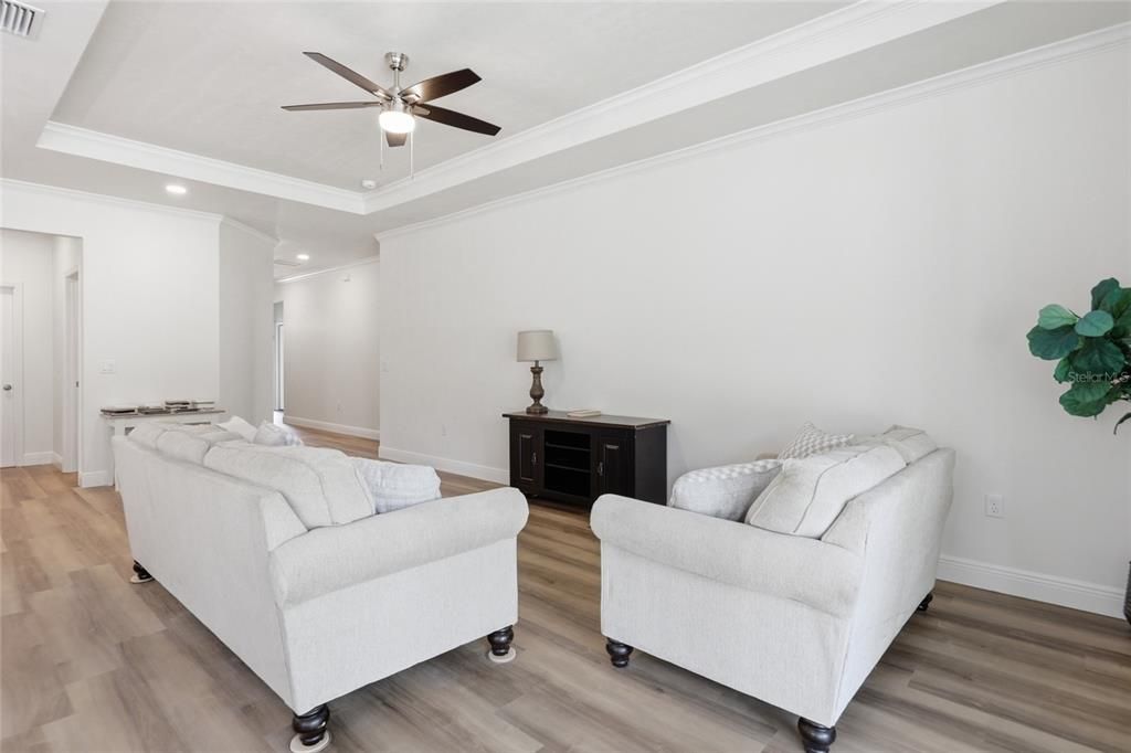 En Venta: $387,500 (3 camas, 2 baños, 1705 Pies cuadrados)