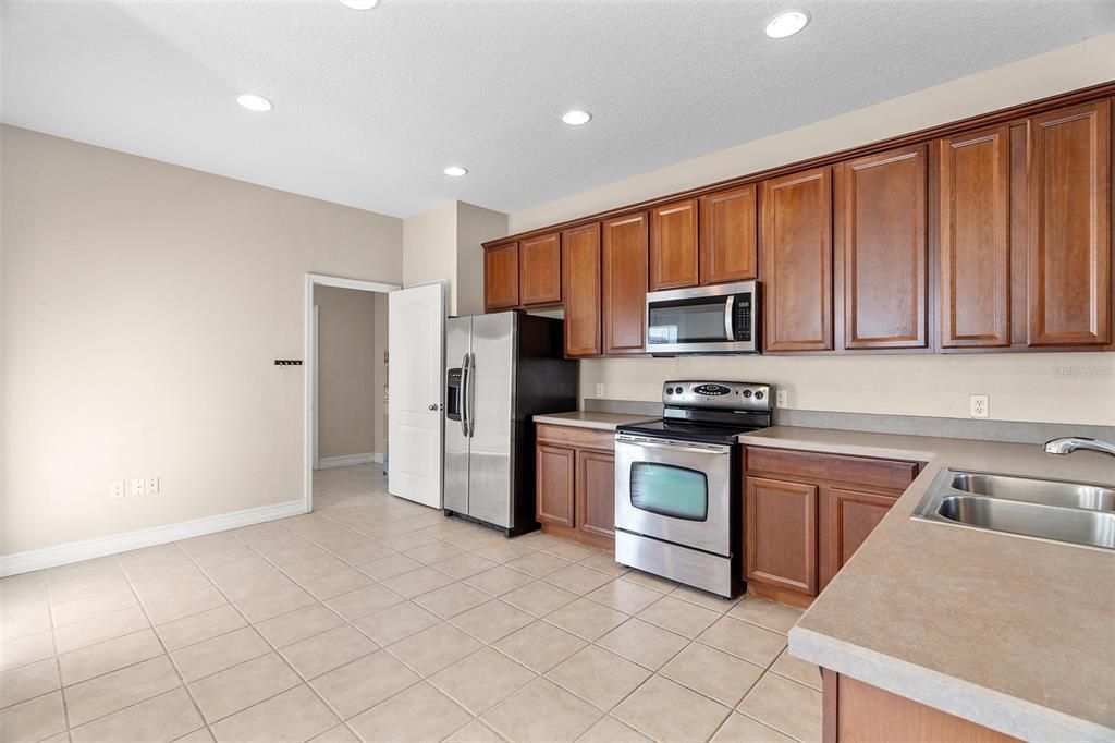 For Sale: $340,000 (4 beds, 2 baths, 2166 Square Feet)