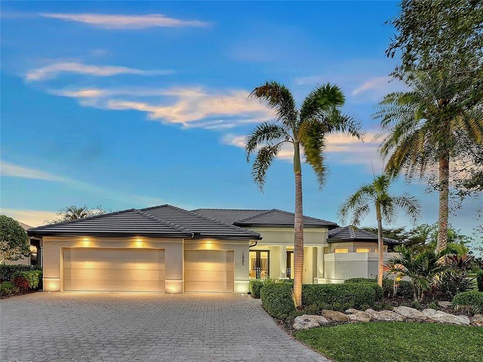 Vendido Recientemente: $949,900 (3 camas, 3 baños, 3072 Pies cuadrados)