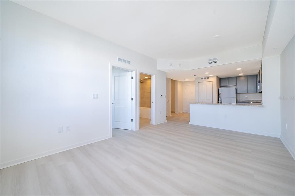 For Rent: $1,580 (1 beds, 1 baths, 750 Square Feet)
