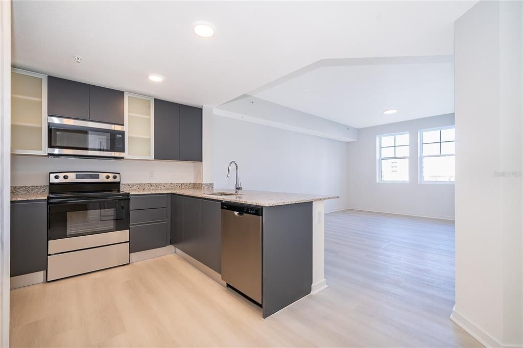 For Rent: $1,580 (1 beds, 1 baths, 750 Square Feet)